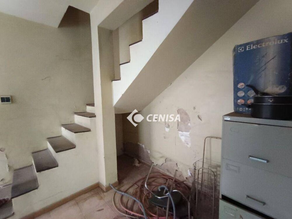 Casa, 5 quartos, 210 m² - Foto 1