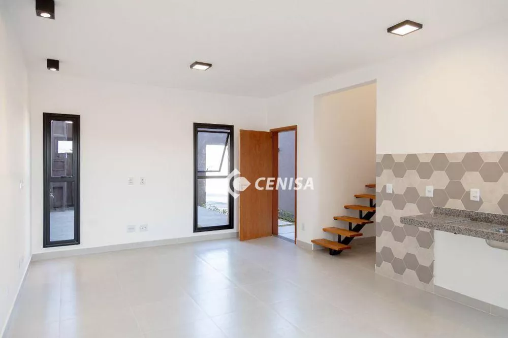 Casa à venda com 2 quartos, 80m² - Foto 1