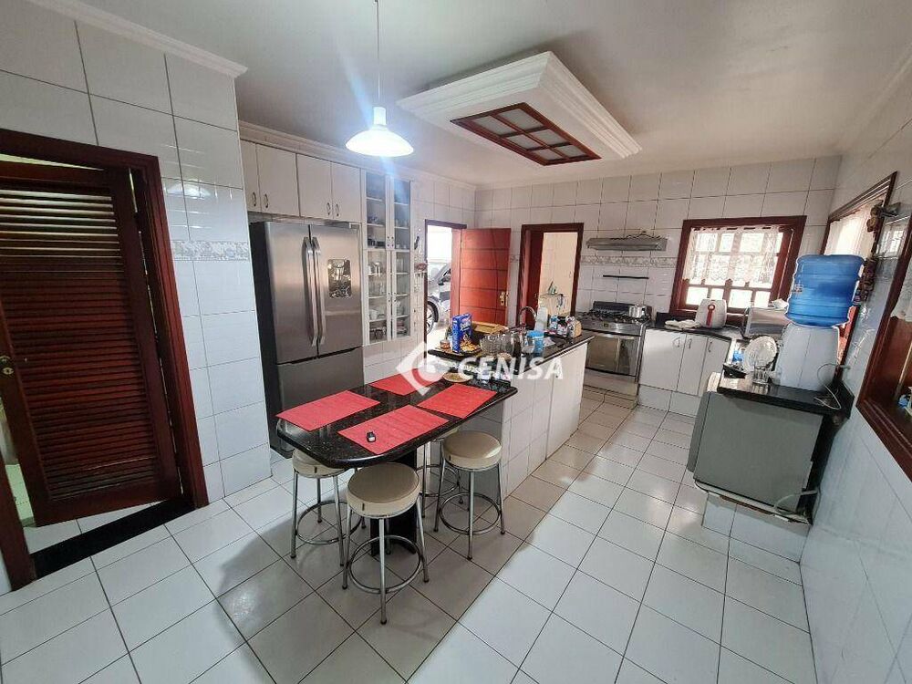 Casa, 3 quartos, 240 m² - Foto 9