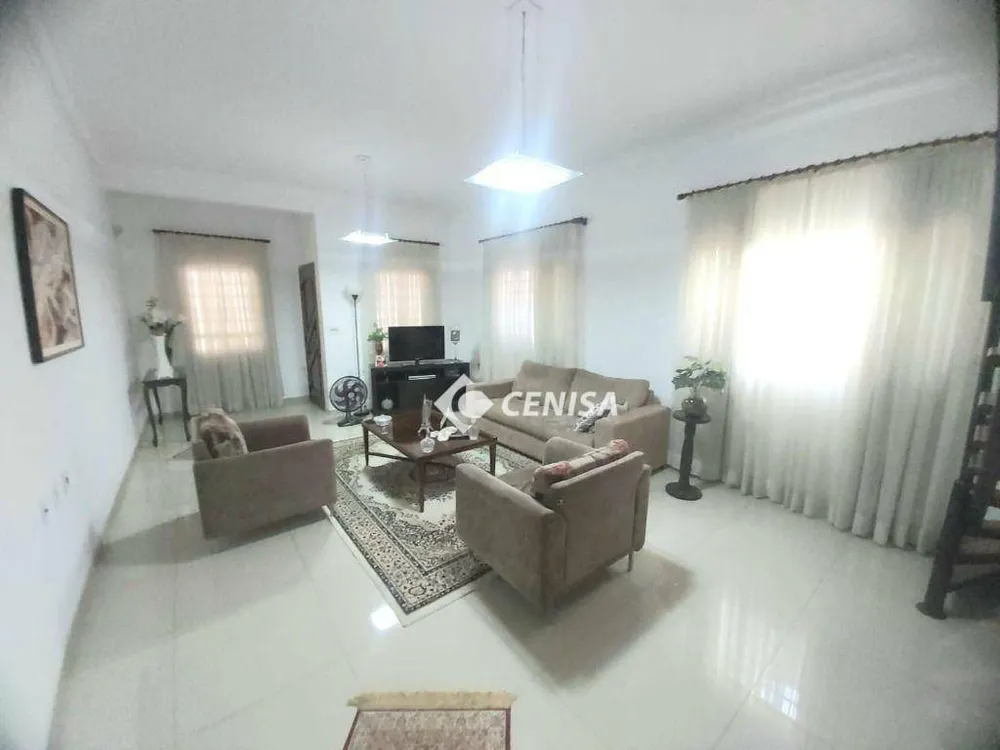 Casa, 3 quartos, 228 m² - Foto 2