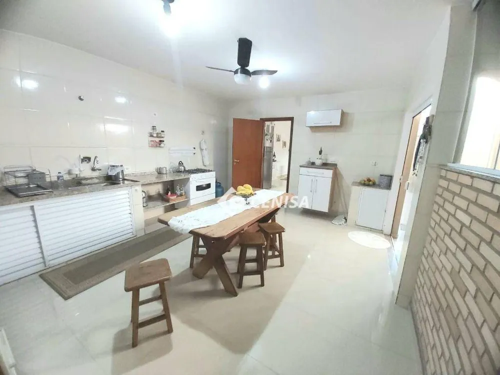 Casa, 3 quartos, 228 m² - Foto 3