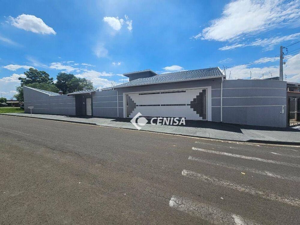 Casa, 3 quartos, 236 m² - Foto 1