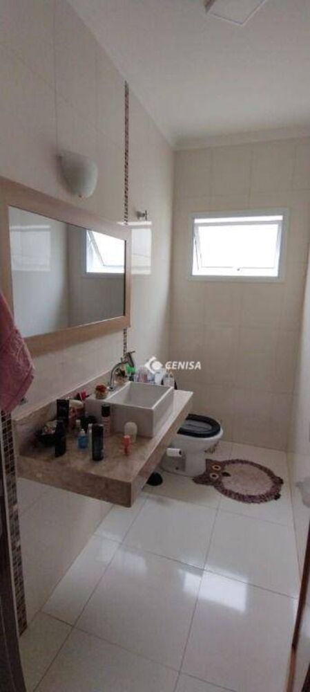 Casa à venda com 3 quartos, 150m² - Foto 1