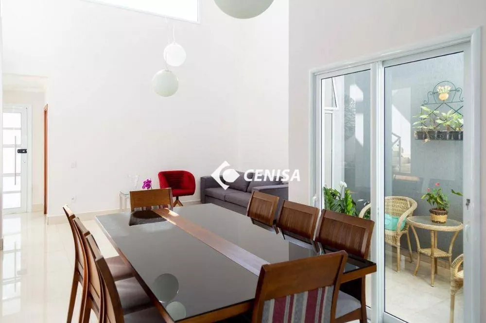 Casa de Condomínio à venda com 4 quartos, 280m² - Foto 2