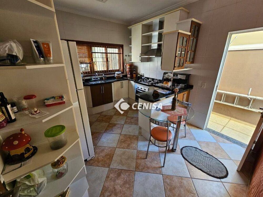 Casa, 3 quartos, 262 m² - Foto 6