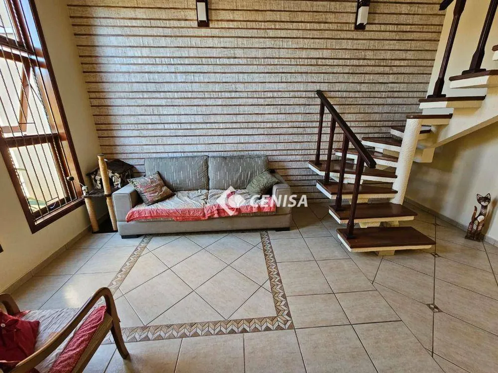 Casa, 3 quartos, 262 m² - Foto 3