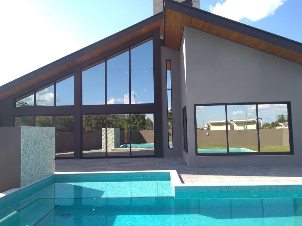 Casa de Condomínio à venda com 3 quartos, 370m² - Foto 1