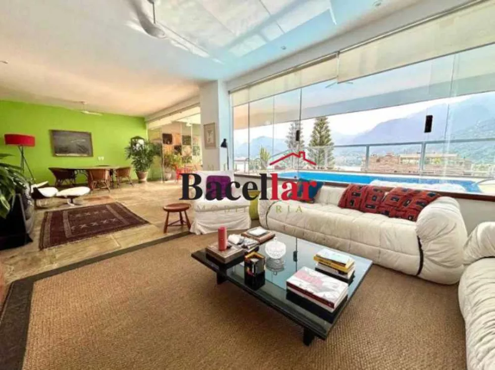 Apartamento, 3 quartos, 240 m² - Foto 1