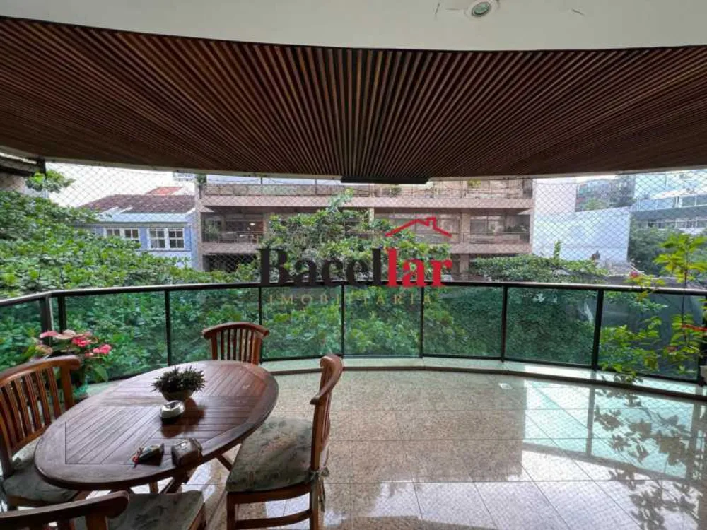 Apartamento, 3 quartos, 209 m² - Foto 2