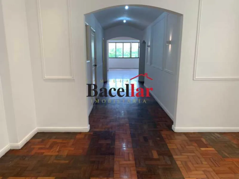 Apartamento, 3 quartos, 210 m² - Foto 1
