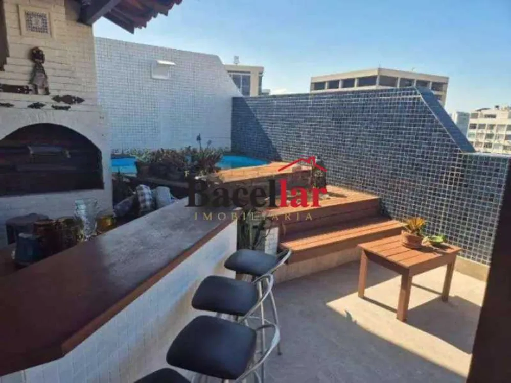 Cobertura, 3 quartos, 209 m² - Foto 2