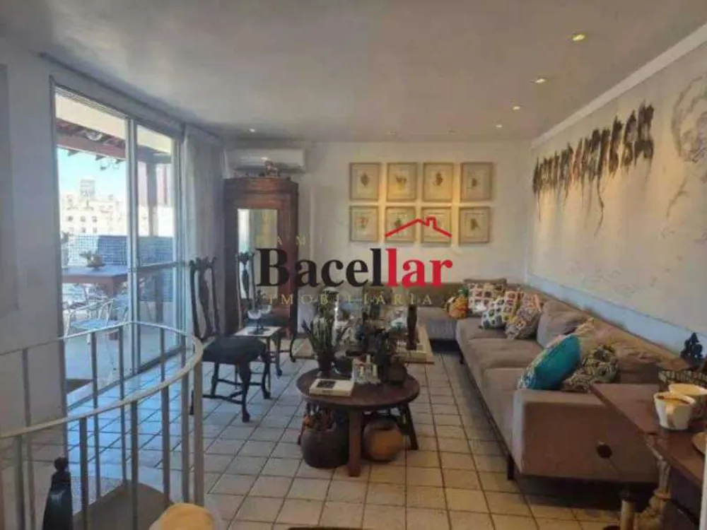 Cobertura, 3 quartos, 209 m² - Foto 1