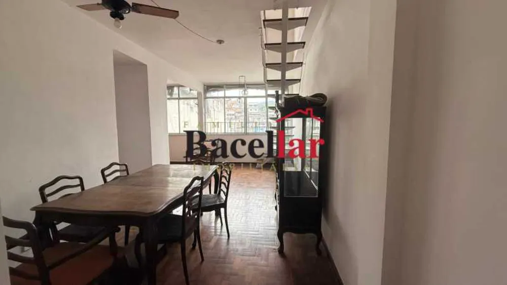 Cobertura, 3 quartos, 213 m² - Foto 2