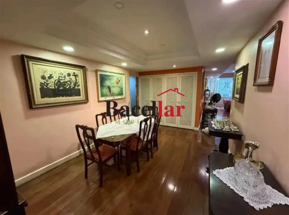 Apartamento, 3 quartos, 224 m² - Foto 1
