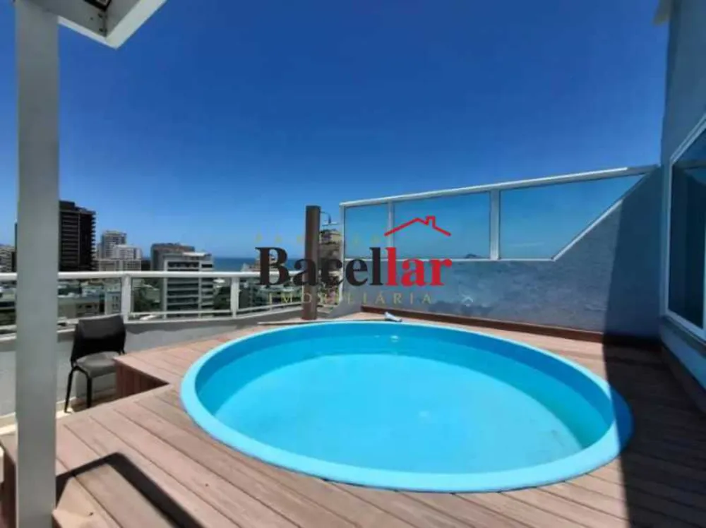 Cobertura, 3 quartos, 219 m² - Foto 2