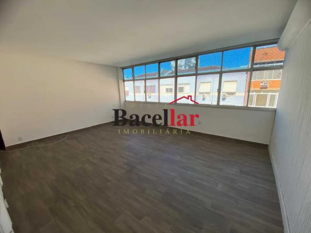 Apartamento, 3 quartos, 130 m² - Foto 2