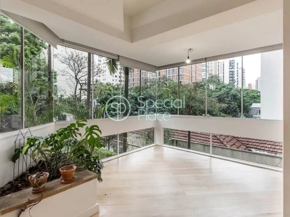 Apartamento à venda com 4 quartos, 220m² - Foto 1