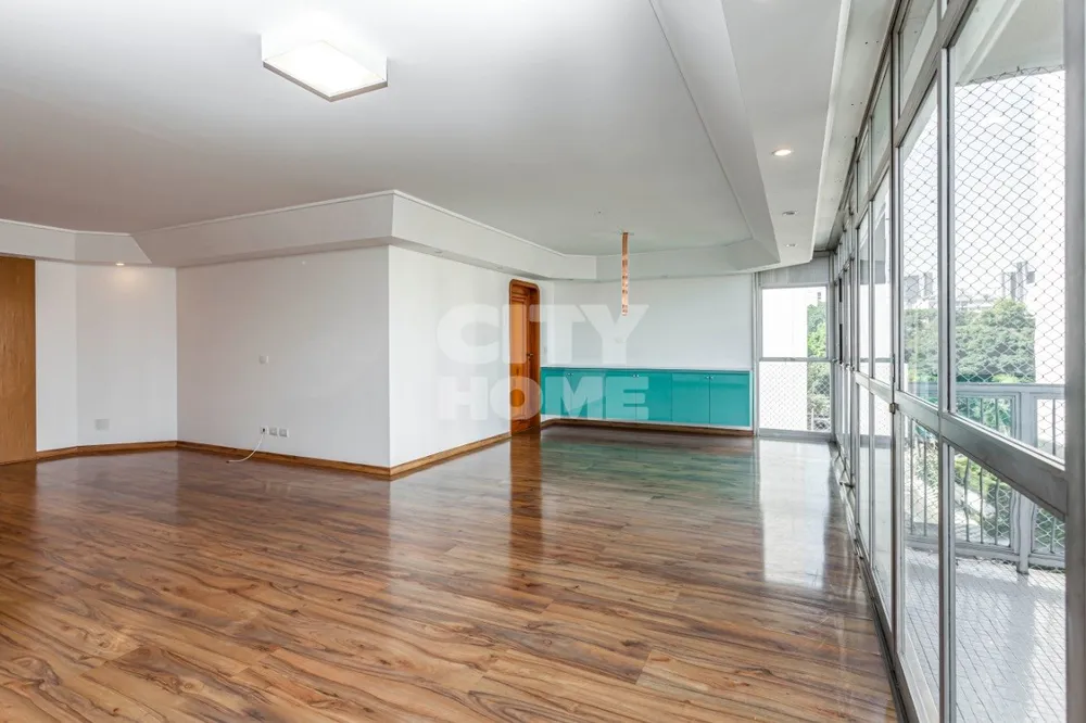 Apartamento, 3 quartos, 240 m² - Foto 1