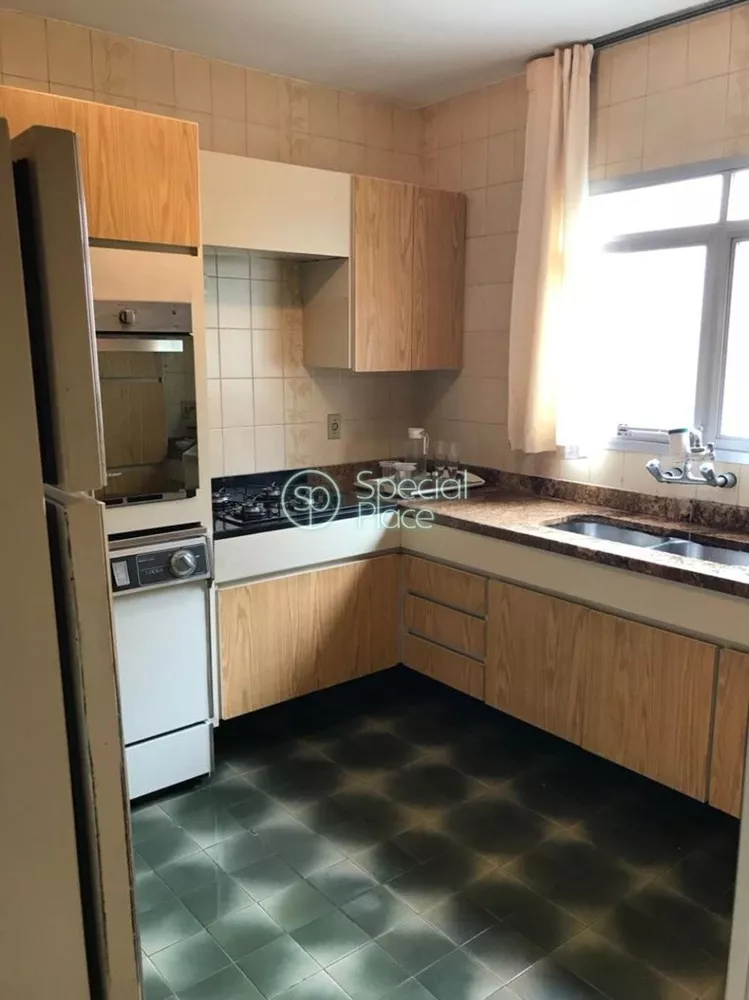 Apartamento à venda com 3 quartos, 180m² - Foto 3