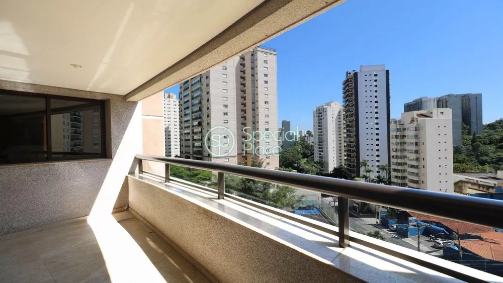 Apartamento à venda com 3 quartos, 140m² - Foto 2