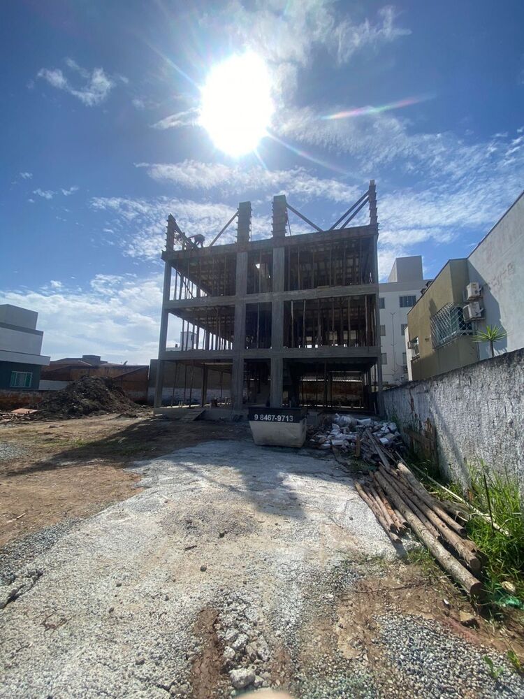 Apartamento à venda com 2 quartos, 71m² - Foto 1