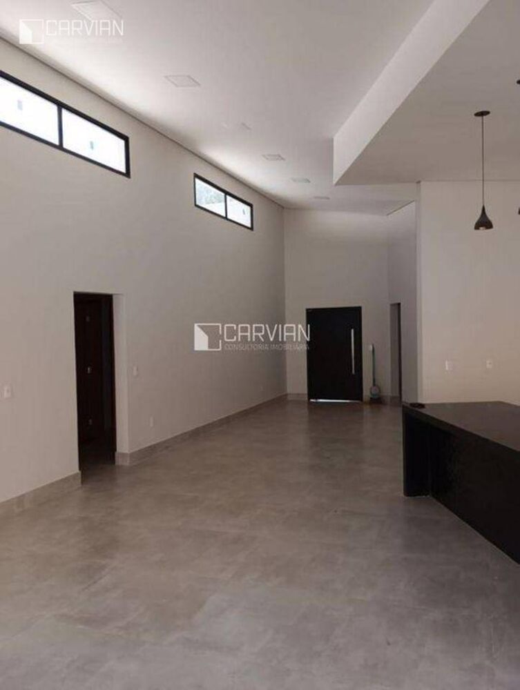 Casa de Condomínio à venda com 4 quartos, 260m² - Foto 1
