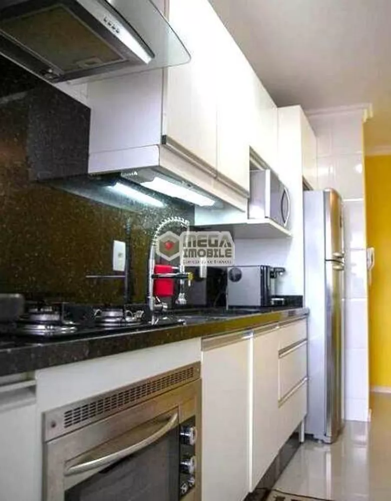 Apartamento à venda com 2 quartos, 70m² - Foto 2