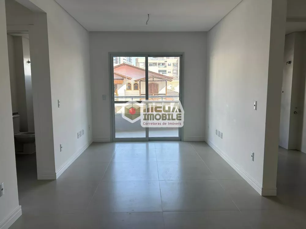 Apartamento à venda com 2 quartos, 70m² - Foto 3