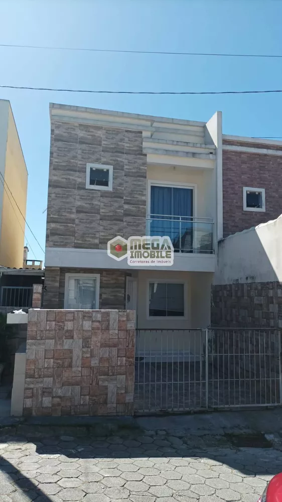 Casa à venda com 2 quartos, 100m² - Foto 1