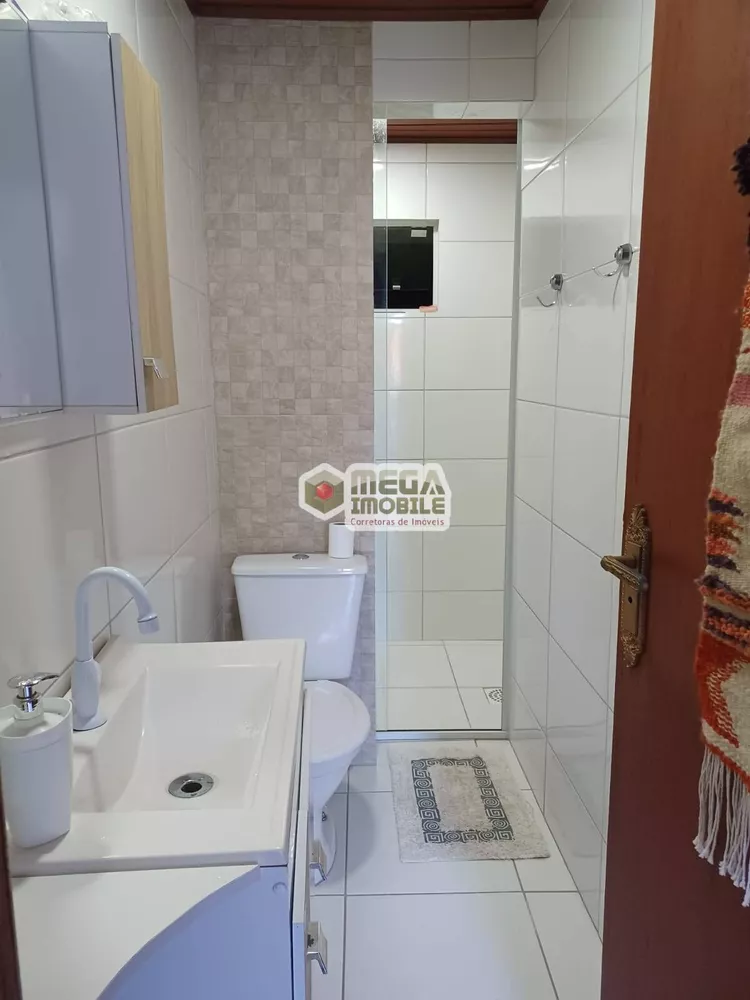 Casa à venda com 5 quartos, 180m² - Foto 2