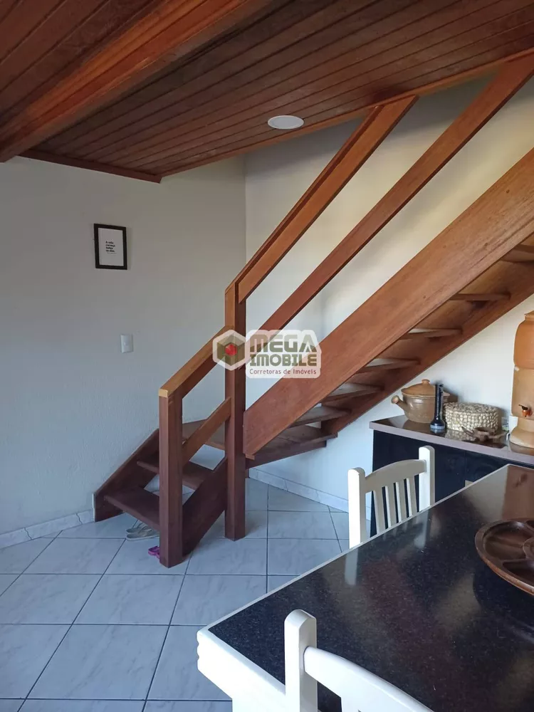 Casa à venda com 5 quartos, 180m² - Foto 3