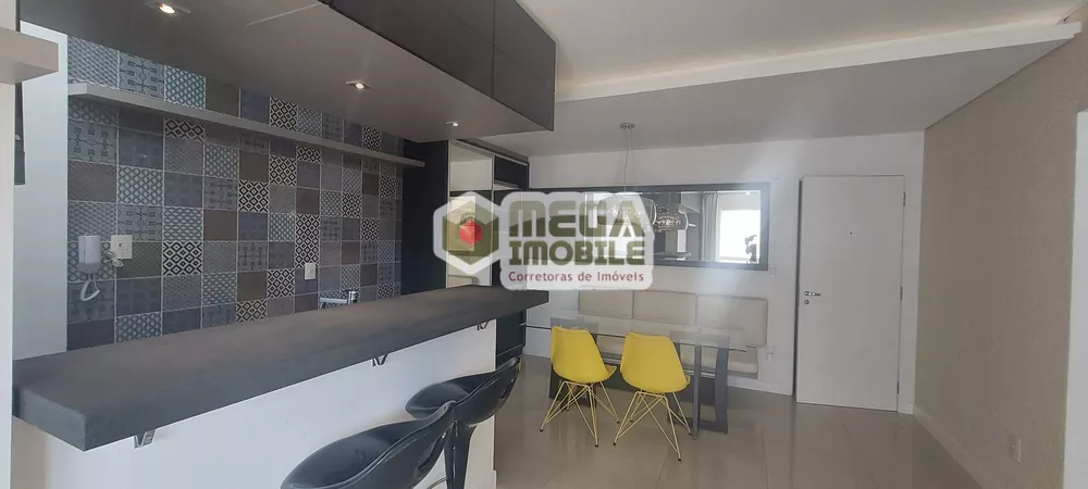 Apartamento à venda com 2 quartos, 70m² - Foto 1