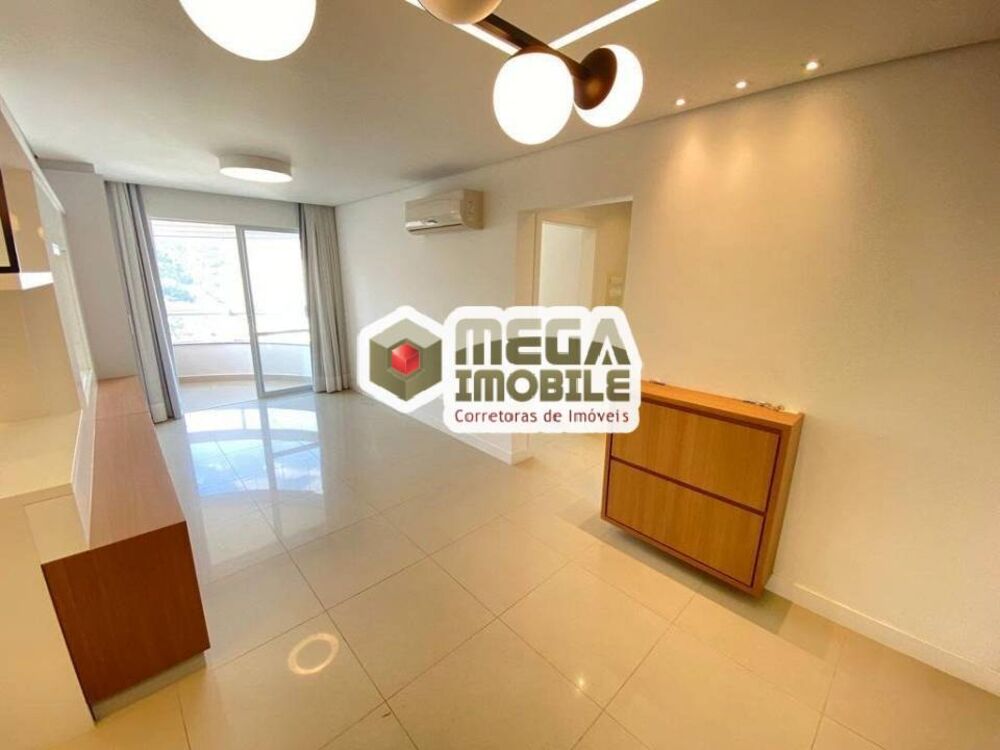 Apartamento à venda com 2 quartos, 70m² - Foto 2