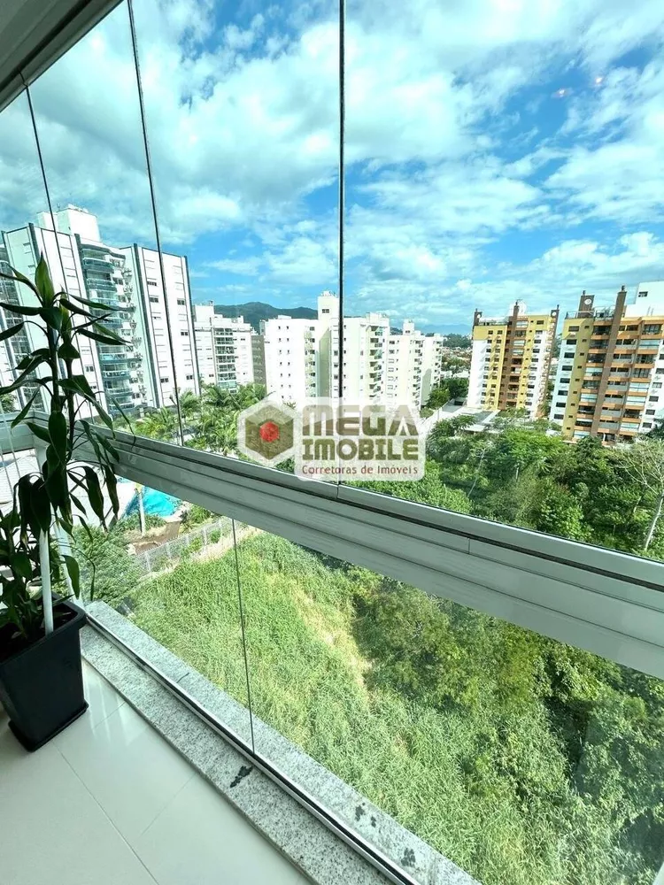 Apartamento à venda com 2 quartos, 77m² - Foto 1