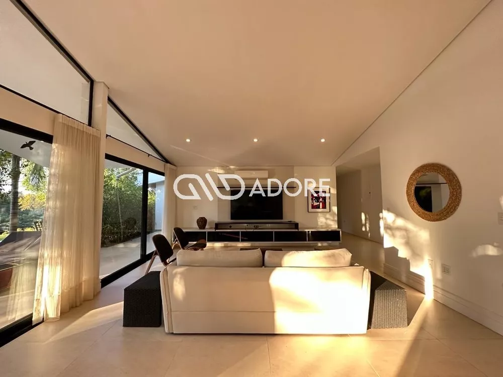 Casa para alugar com 6 quartos, 775m² - Foto 3