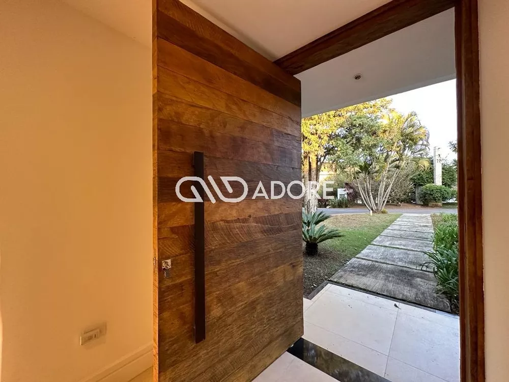 Casa para alugar com 6 quartos, 775m² - Foto 2