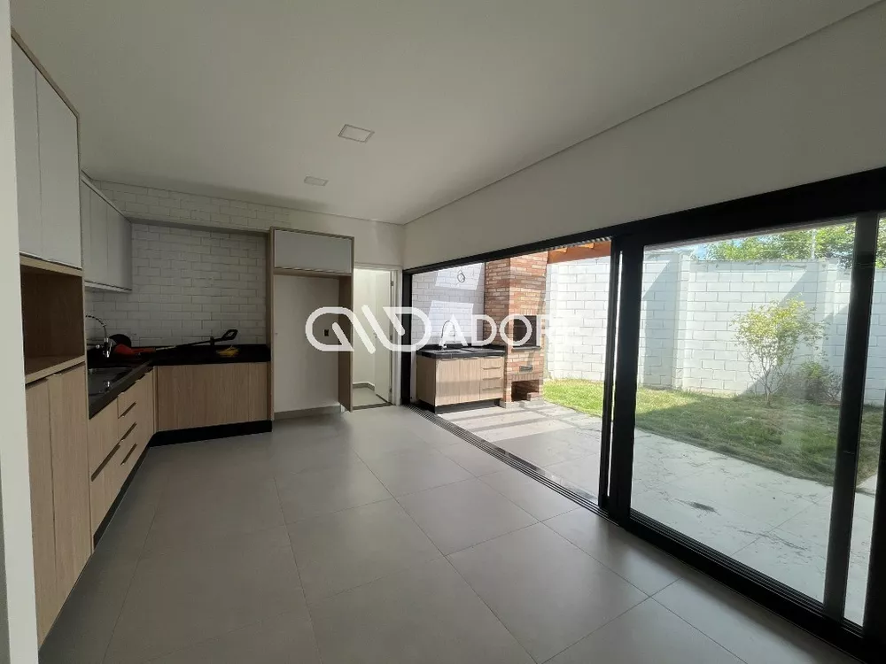 Casa à venda com 3 quartos, 192m² - Foto 4