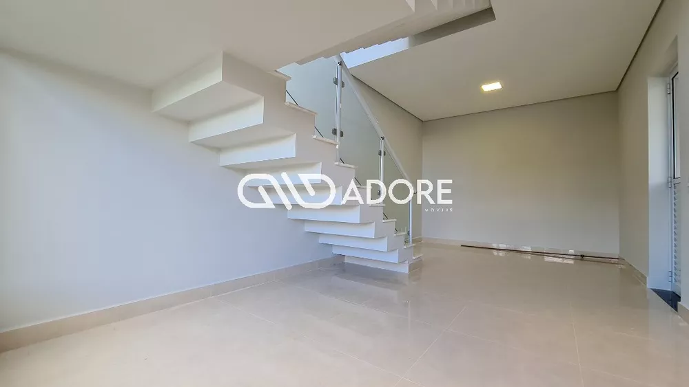 Casa à venda com 3 quartos, 217m² - Foto 4