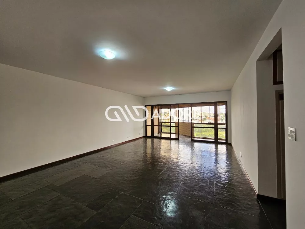 Apartamento para alugar com 3 quartos, 130m² - Foto 4