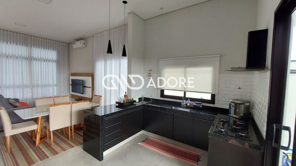 Casa à venda com 3 quartos, 150m² - Foto 1
