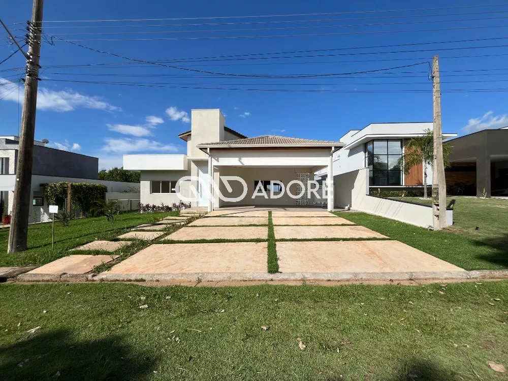 Casa à venda com 3 quartos, 300m² - Foto 1