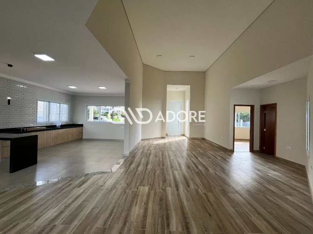 Casa à venda com 3 quartos, 300m² - Foto 3