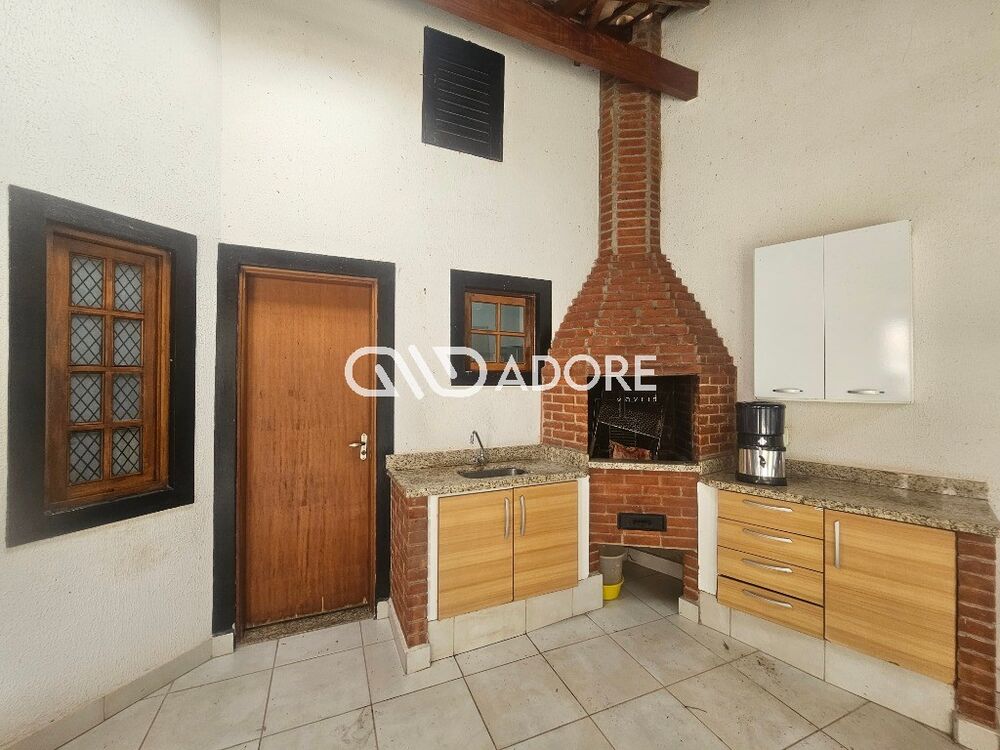 Casa à venda com 4 quartos, 163m² - Foto 1