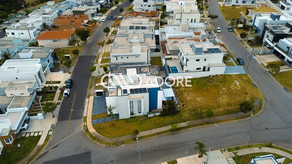 Casa à venda com 3 quartos, 236m² - Foto 1