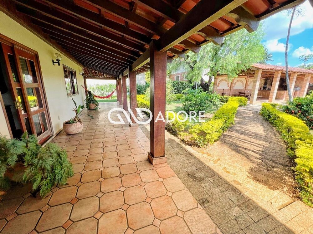 Casa à venda com 4 quartos, 888m² - Foto 1