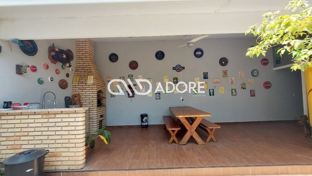 Casa à venda com 3 quartos, 219m² - Foto 4