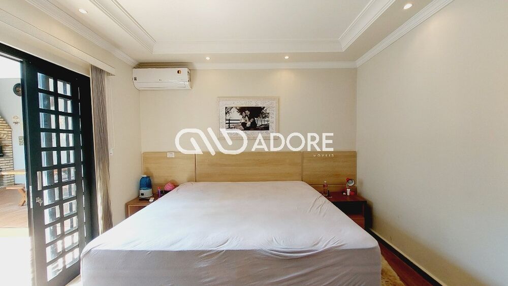 Casa à venda com 3 quartos, 219m² - Foto 14