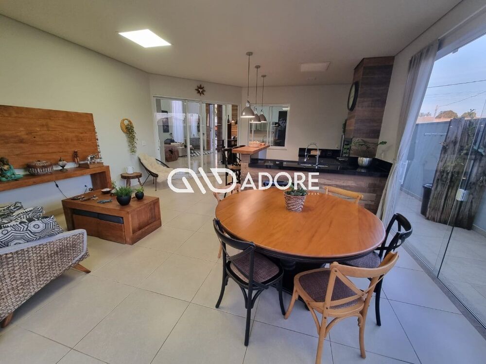 Casa, 3 quartos, 242 m² - Foto 1