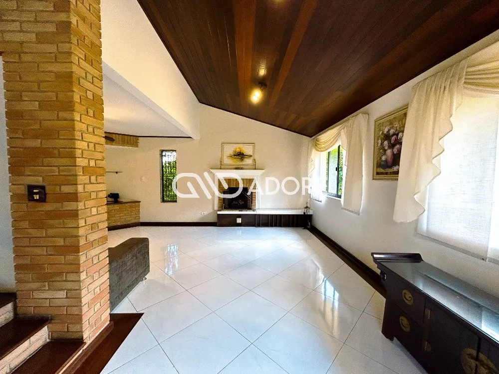 Casa à venda com 4 quartos, 400m² - Foto 4