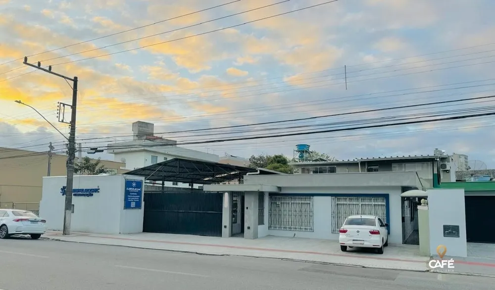 Casa, 6 quartos, 275 m² - Foto 2